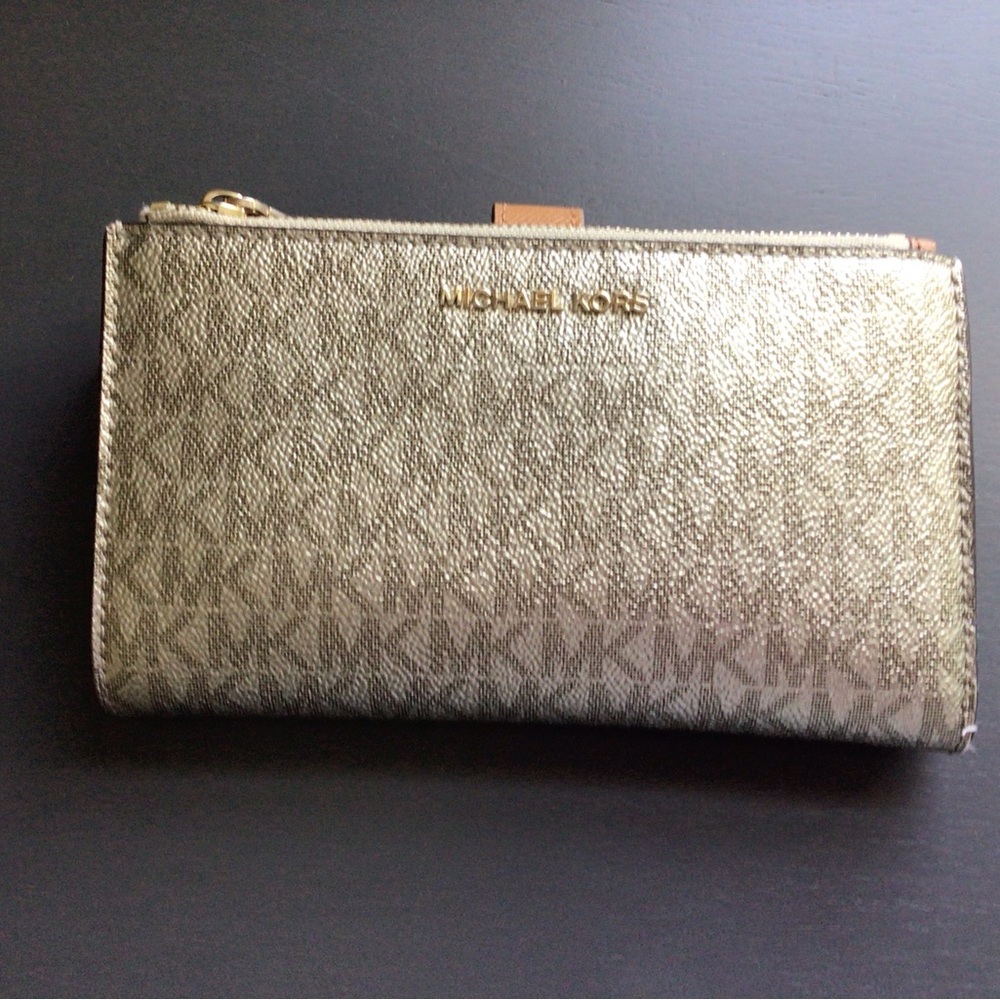 Women’s Large Michael Kors Wallet